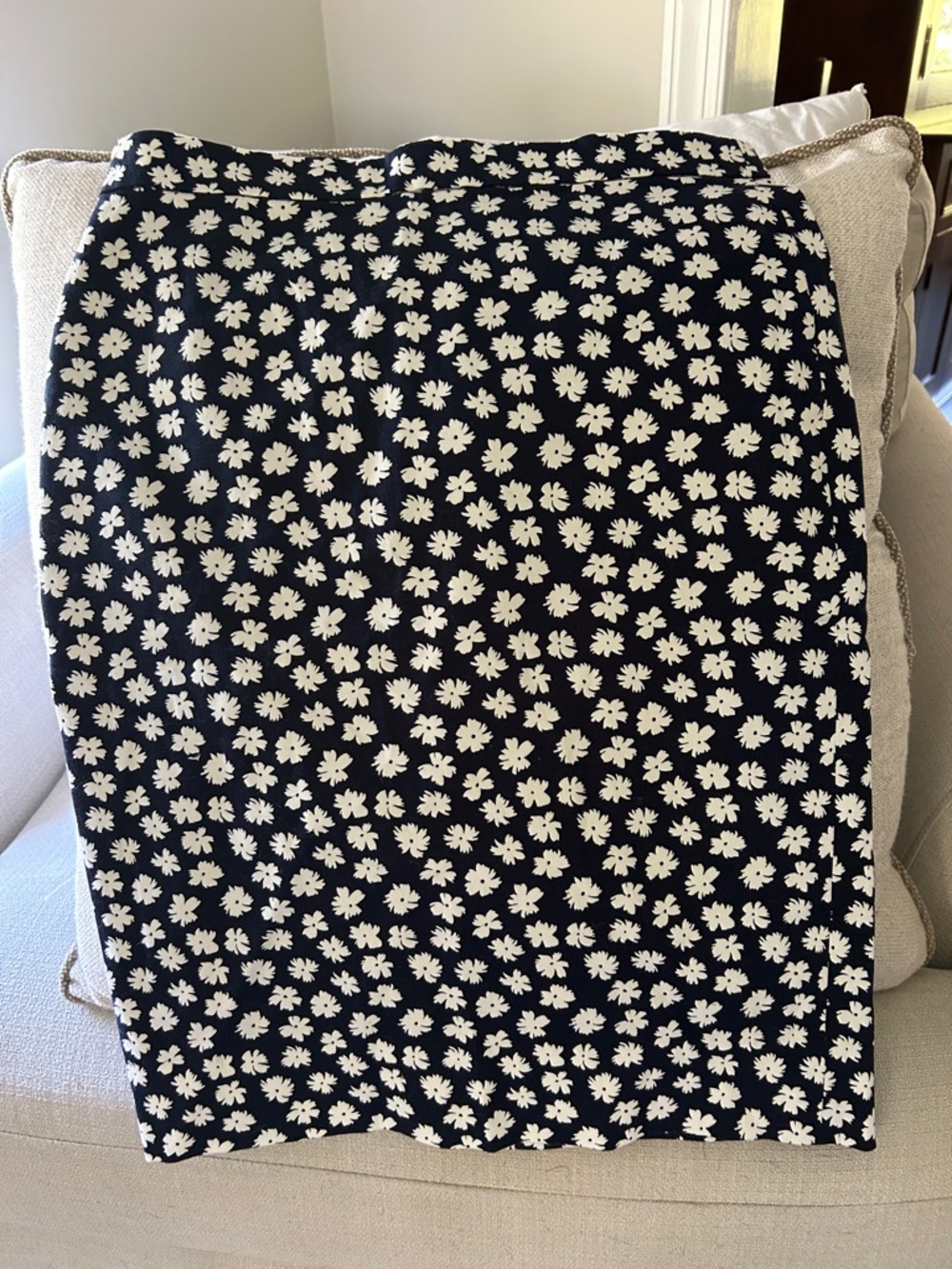 J Crew No 2 Navy and White Floral Pencil Skirt